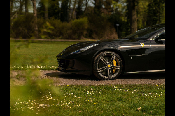 Ferrari GTC4 Lusso 6.3 V12 | Lift | Carbon Driver Zone | Pass. Display | Camera v+a | JBL