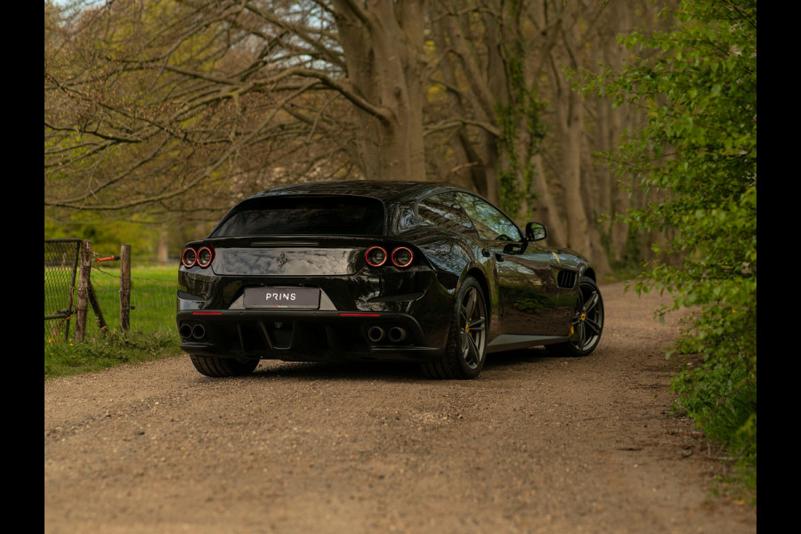 Ferrari GTC4 Lusso 6.3 V12 | Lift | Carbon Driver Zone | Pass. Display | Camera v+a | JBL