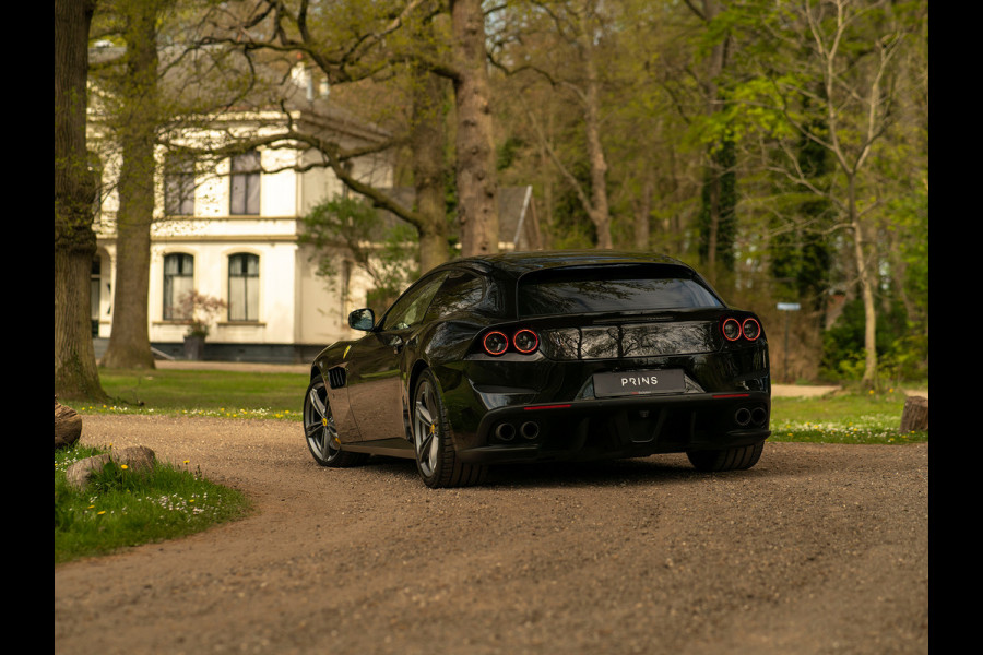 Ferrari GTC4 Lusso 6.3 V12 | Lift | Carbon Driver Zone | Pass. Display | Camera v+a | JBL