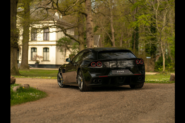 Ferrari GTC4 Lusso 6.3 V12 | Lift | Carbon Driver Zone | Pass. Display | Camera v+a | JBL