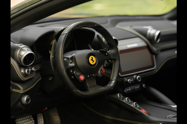 Ferrari GTC4 Lusso 6.3 V12 | Lift | Carbon Driver Zone | Pass. Display | Camera v+a | JBL