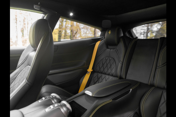 Ferrari GTC4 Lusso 6.3 V12 | Lift | Carbon Driver Zone | Pass. Display | Camera v+a | JBL