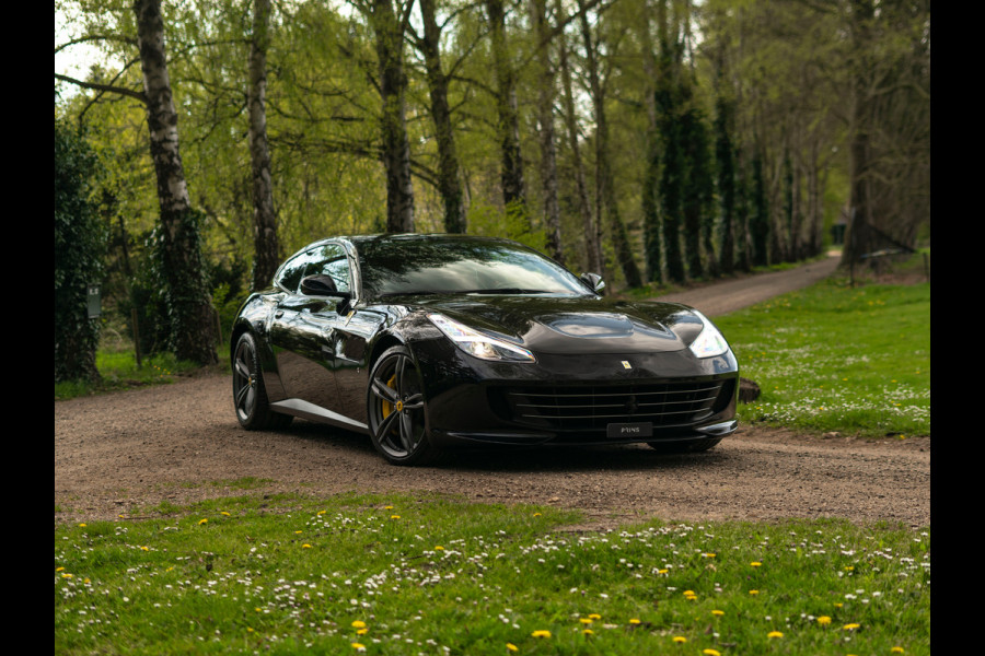 Ferrari GTC4 Lusso 6.3 V12 | Lift | Carbon Driver Zone | Pass. Display | Camera v+a | JBL