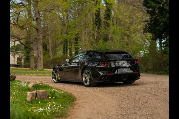 Ferrari GTC4 Lusso 6.3 V12 | Lift | Carbon Driver Zone | Pass. Display | Camera v+a | JBL