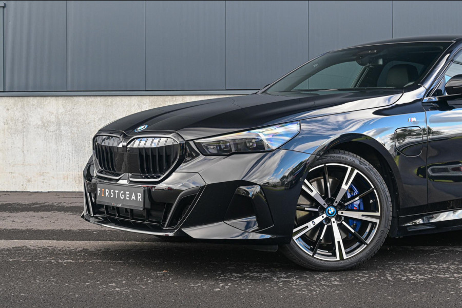 BMW 5 Serie 550e xDrive *M-Sport Pro / Harman Kardon / Panorama / Memory / Stoelventilatie / Surround View*
