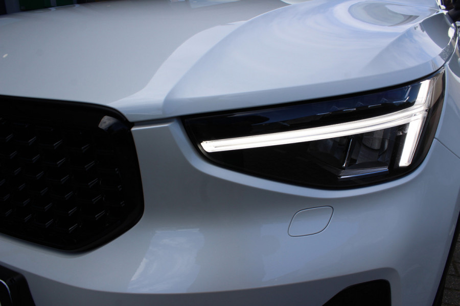 Volvo XC40 1.5 T4 Recharge Ultimate Dark | ACTIEMAAND! | Panoramadak | Leder | H&K | Camera