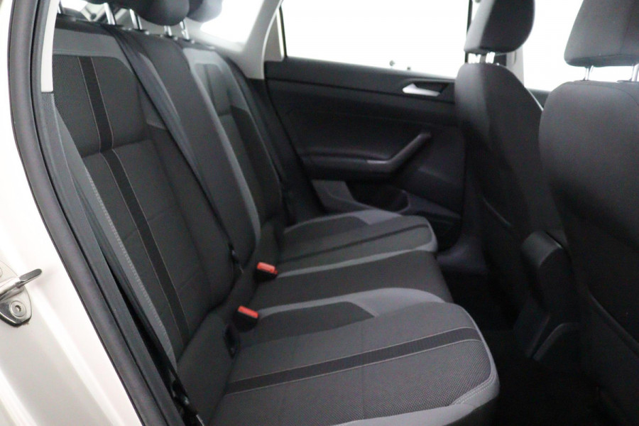Volkswagen Polo 1.0 TSI HIGHLINE NAVI PDC TOT 2 JR GARANTIE* Navigatie  Parkeersensoren  Airco  Start stop  Cruise Control  Radio/USB/AUX  MFL-Stuurwiel  Lichtmetalenvelgen  Ramen Electrische