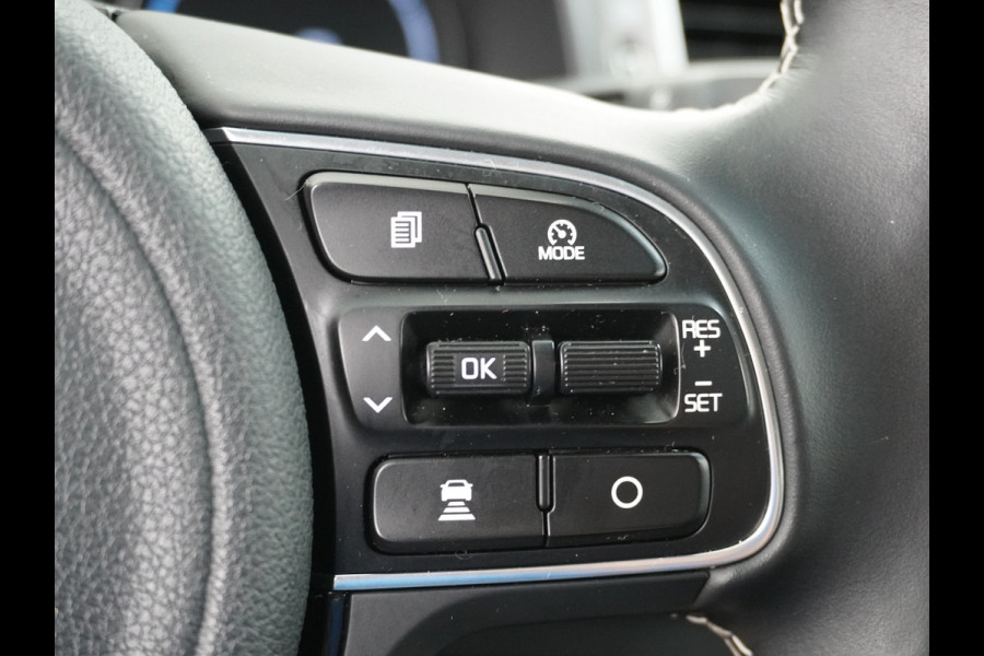 Kia e-Niro 204pk ExecutiveLine (18.840 na subsidie) 64 kWh AutoPilot Leer Navi Apple / android WarmtePomp carplay Adaptive-Cruise Head-Up-D Priv.Glas Regen+Verlichtings-sensor Anti-Verbl.b-spiegel