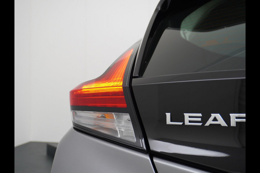 Nissan Leaf Acenta 40 kWh CAMERA | NAVI BY APPLE CARPLAY/ANDROID AUTO | 12 MND. BOVAGGARANTIE