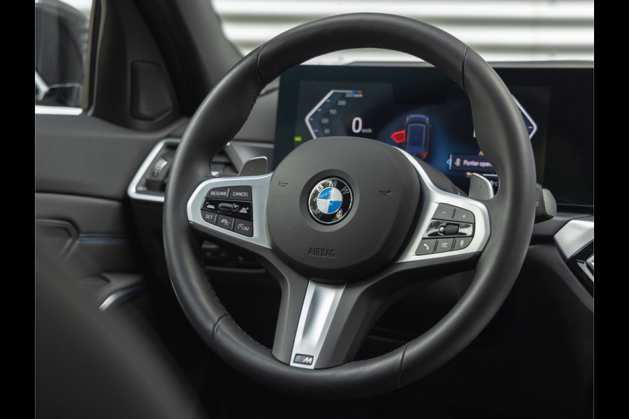 BMW 3 Serie Touring 330i M-Sport - Pano - Trekhaak - ACC - Head-up - Hifi - Camera