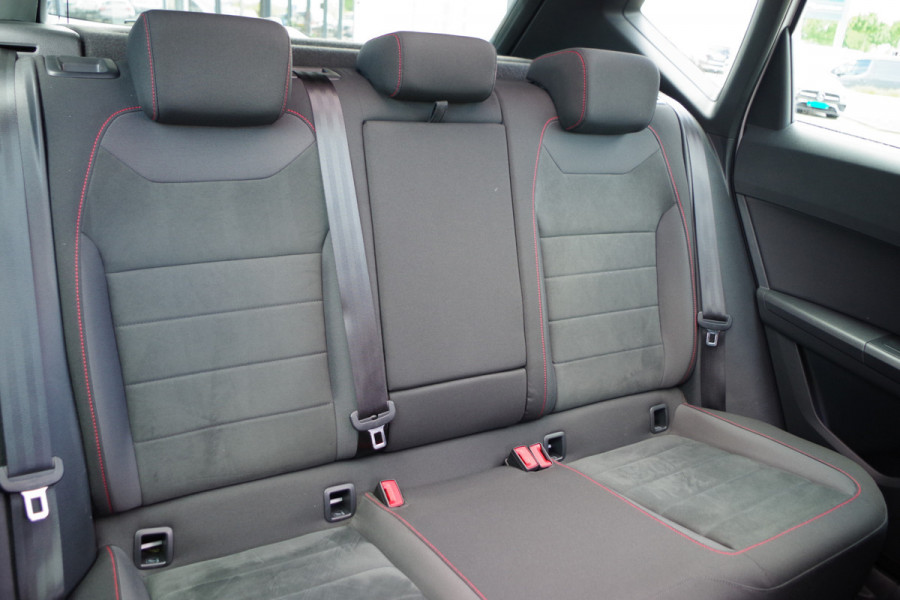 Seat Ateca 1.5 TSI 150 PK Automaat FR Business Intense, Panoramadak, Trekhaak, Adap. Cruise Control, CarPlay