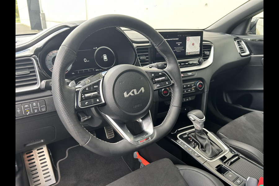 Kia Ceed Sportswagon 1.5 T-GDi GT-Line Automaat | Panoramadak | Leder/Alcantara | 17" Velgen | Stuur-/Stoelverwarming | Camera | Navi | Clima | PDC | Cruise | LED |