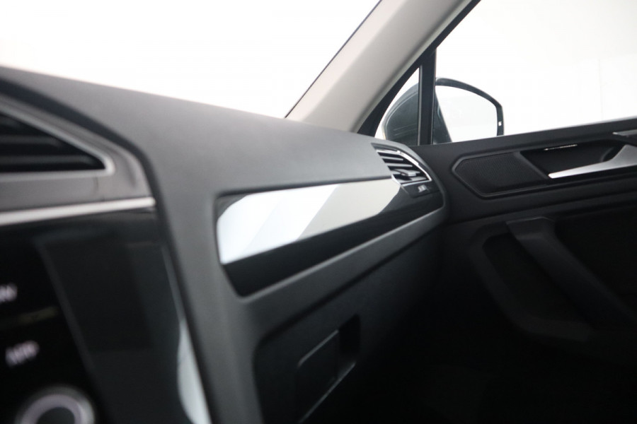 Volkswagen Tiguan 1.5 TSI Comfortline Business R-line, Volleder, Virtual, Panorama, Climate,