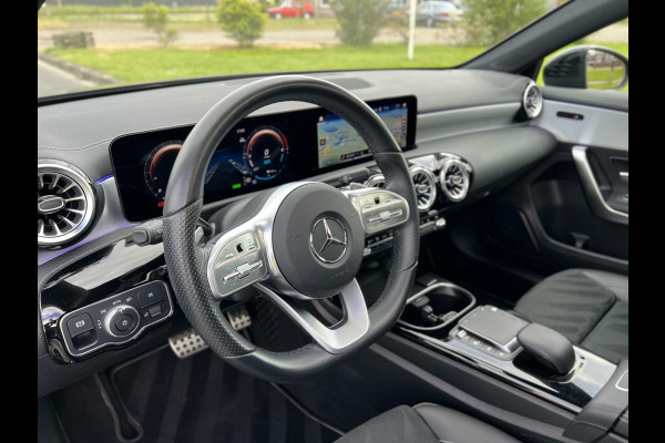 Mercedes-Benz A-Klasse 250 e AMG A250e Panoramadak|Camera|Sfeerverlichting|Widescreen|AppleCarplay|DAB+