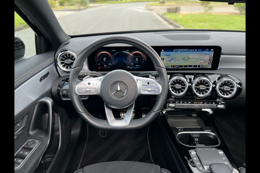 Mercedes-Benz A-Klasse 250 e AMG A250e Panoramadak|Camera|Sfeerverlichting|Widescreen|AppleCarplay|DAB+