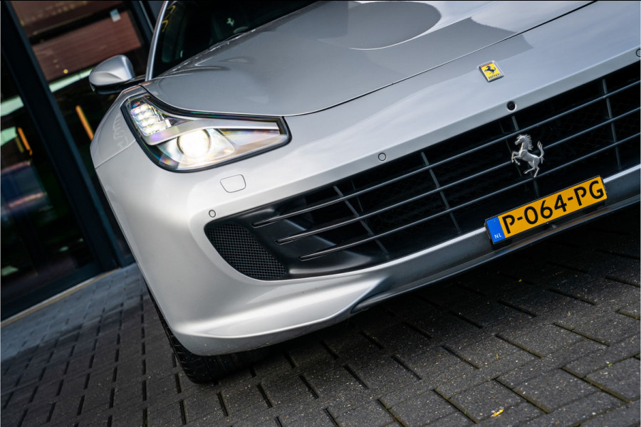 Ferrari GTC4 3.9 V8 Lusso - Panorama l Passenger display l Luxury seats l JBL l Ceramic l Memory