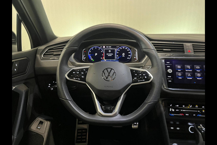 Volkswagen Tiguan 1.5 TSI 3x R-Line | PANO | ACC | AMBIANCE LIGHT | TREKHAAK