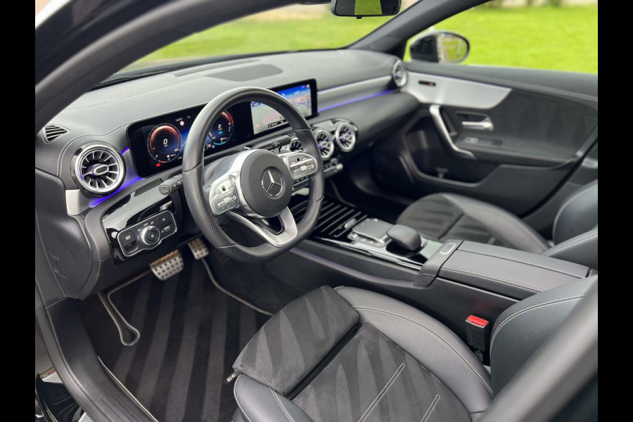 Mercedes-Benz A-Klasse 250 e AMG Limousine A250e Panoramadak|Camera|Widescreen|AppleCarplay|DAB+|Night pakket|