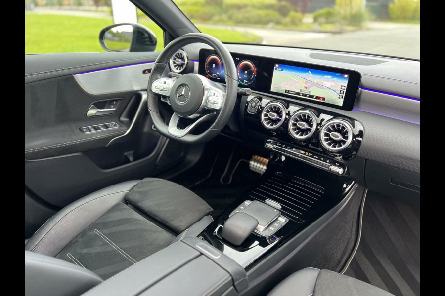Mercedes-Benz A-Klasse 250 e AMG Limousine A250e Panoramadak|Camera|Widescreen|AppleCarplay|DAB+|Night pakket|