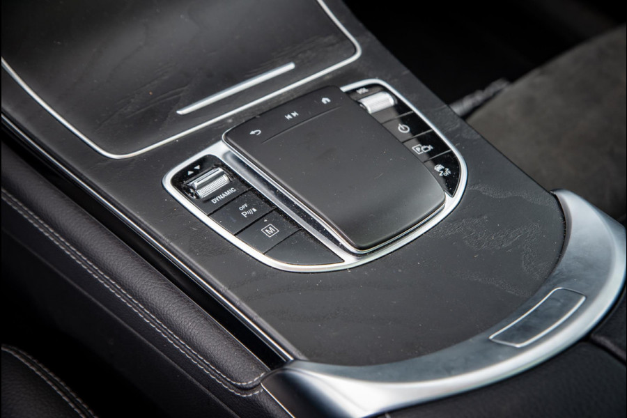 Mercedes-Benz GLC 300e 4MATIC Business Solution AMG Panoramadak Burmester 360 Camera Keyless DAB+ Trekhaak 20''LM