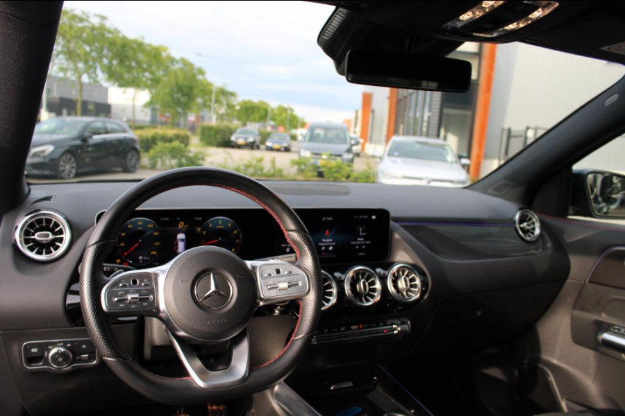 Mercedes-Benz GLA 200 AMG Line Panorama, LED, Elec stoelen met memory Full option Rijklaar incl Bovag garantie