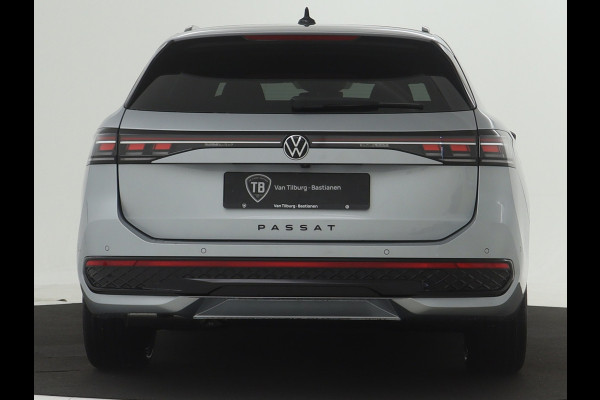 Volkswagen Passat Variant 1.5 eTSI 150 7DSG R-Line Business Automatisch | Rijstrookbehoudassistent (Lane Assist) | Panoramaschuif-kanteldak, elektrisch bedienbaar