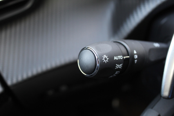 Peugeot 2008 1.2 PureTech 130PK GT Automaat | Led | Navigatie | Stoelverwarming | 3D Cockpit