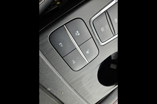 Ford Kuga 2.5 ST-Line X Plug In Hybrid PHEV | Trekhaak af Fabriek | Panodak | Adaptive Cruise | Head Up | B&O Sound | 19"L.M | Camera | Apple Carplay |
