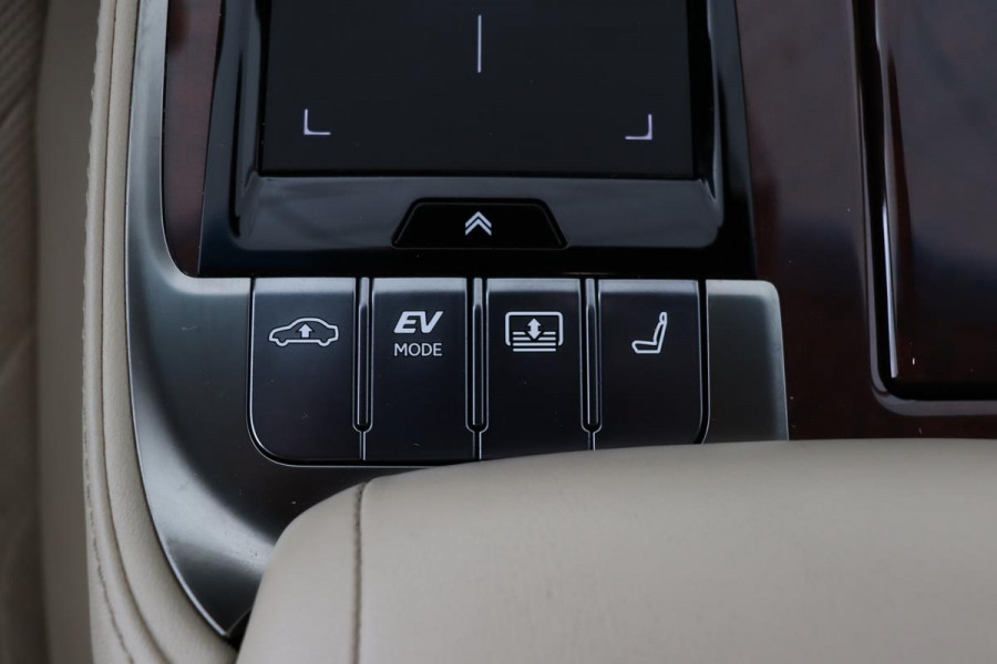 Lexus LS 500h AWD Executive Line | Mark Levinson | Stoelventilatie | Schuifdak | Head-Up | Luchtvering | 360 camera | Adaptive cruise | Leder | Navigatie | Dodehoek detectie | Full LED