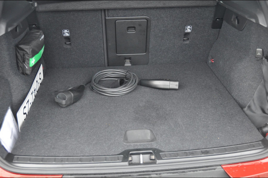 Volvo XC40 T5 262PK Automaat Recharge Ultimate Dark Leer/ Panoramadak/ Adaptieve Cruisecontrol/ Trekhaak/ Ledkoplampen/ Stoel-stuur verwarming/ etc/ etc