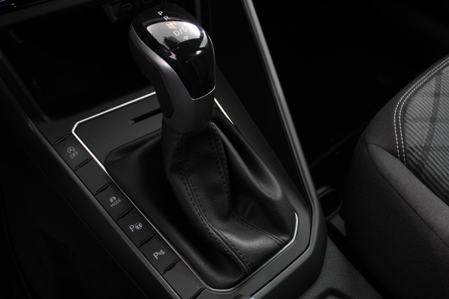 Volkswagen Polo 1.0 TSI 110pk DSG R-Line | Navigatie | Apple Carplay/Android Auto | Parkeersensoren | Adaptive Cruise Control | Blind Spot Assist | Stoelverwarming | Ledverlichting | Virtual Cockpit | Climatronic | Getinte ramen