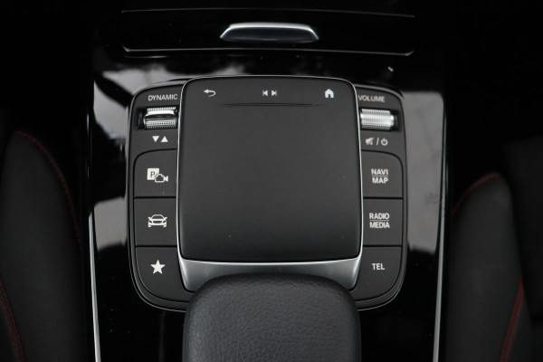 Mercedes-Benz A-Klasse 250e AMG Night | Stoelverwarming | Widescreen | Camera | Navigatie | Park Assist | Full LED | DAB | Half leder