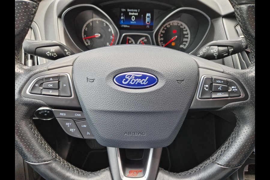 Ford FOCUS Wagon 2.0 ST | Stoelverwarming | PDC | Cruise | Clima | Lichtsensor | Navi |