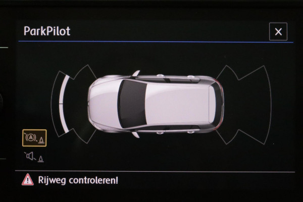 Volkswagen Golf 1.0 TSI Comfortline (NAVIGATIE, CARPLAY, ADAPTIVE CRUISE, CLIMATE, PDC V+A, NL-AUTO, GOED ONDERHOUDEN)