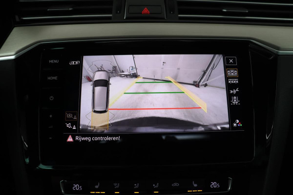 Volkswagen Passat 1.5 TSI Elegance R | Panoramadak | Trekhaak | Camera | Matrix LED | Carplay | Alcantara | Stoelverwarming | R-Line