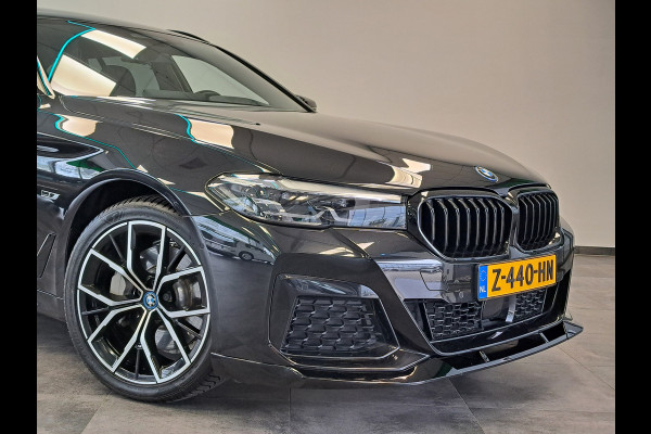 BMW 5 Serie Touring 530e xDrive Executive Panoramadak Navigatie Full-led 2 jaar garantie mogelijk* (vraag naar de voorwaarden)