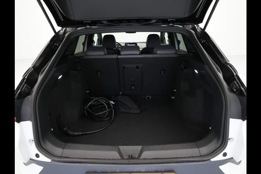 Volkswagen ID.4 First 77 kWh 204pk Camera Trekhaak 20" velgen Privacy Glas 199