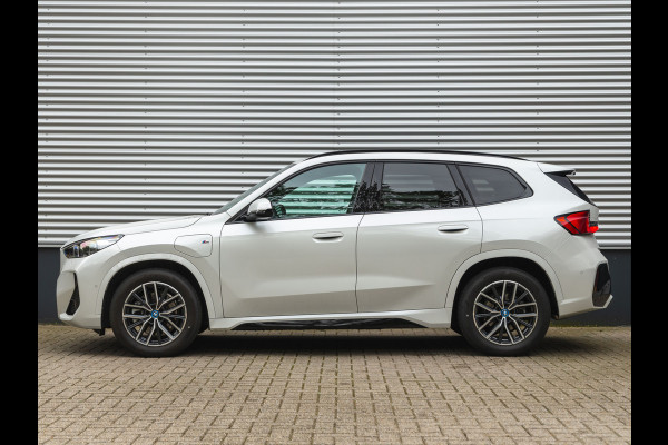 BMW X1 xDrive25e M-Sport - Trekhaak - Camera - Adapt. LED - Stoelverwarming