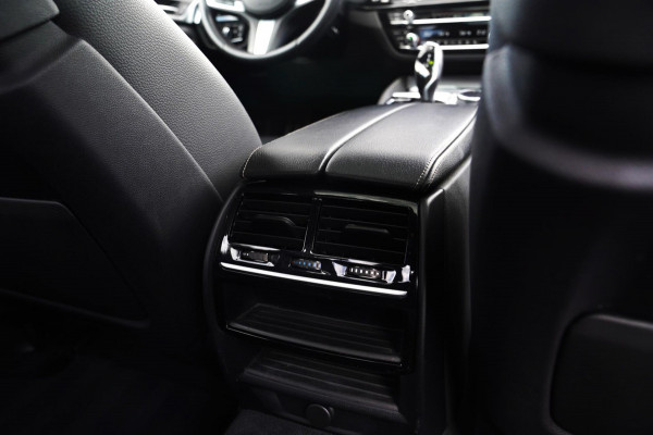 BMW 5 Serie 520i High Executive|Schuifdak|M-pakket|LED|Camera