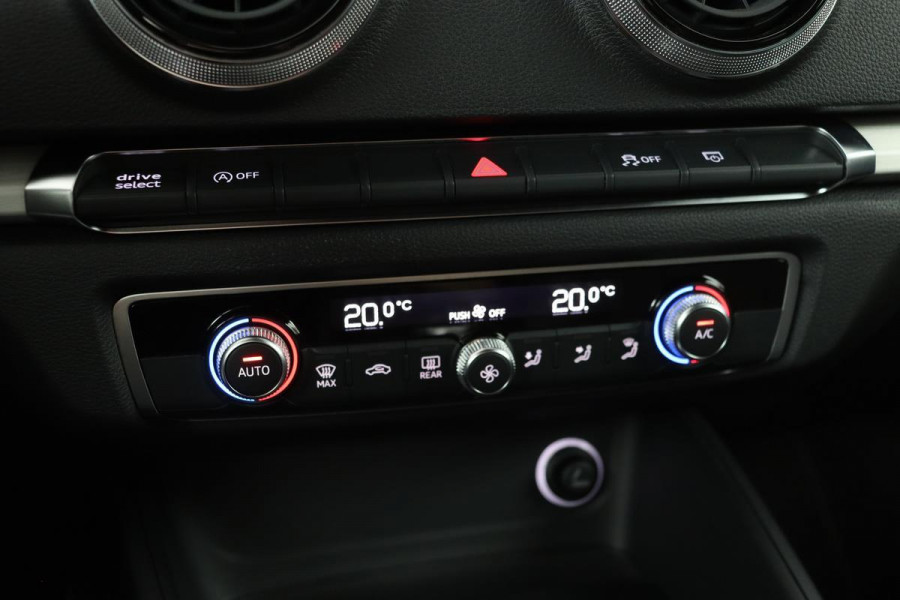 Audi A3 35 TFSI Sport S Line Edition | Automaat | Trekhaak | Navigatie | Full LED | Half leder | PDC | Bluetooth | Climate control
