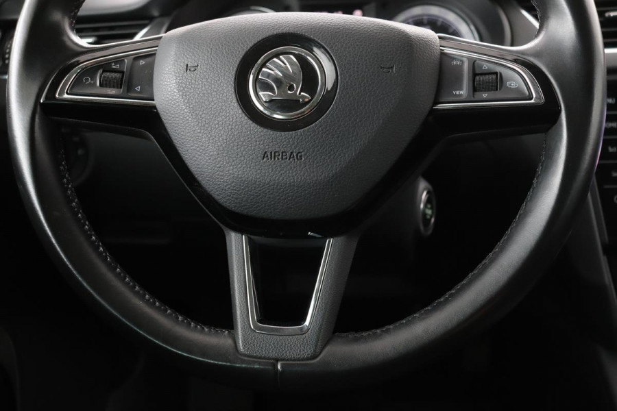 Škoda Octavia 1.0 TSI Style | Stoelverwarming | Trekhaak | Carplay | Park Assist | Canton | Full LED | Navigatie | Keyless | DAB+
