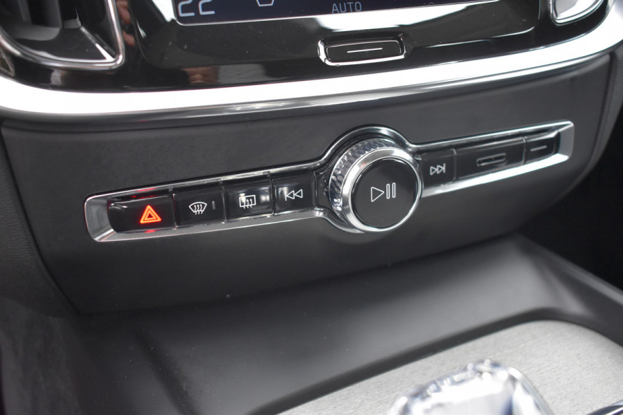 Volvo V60 B4 Mild Hybrid 211PK Automaat Plus Bright | Lederen bekleding | ACC | Camera | Stoel/Stuur verwarming |