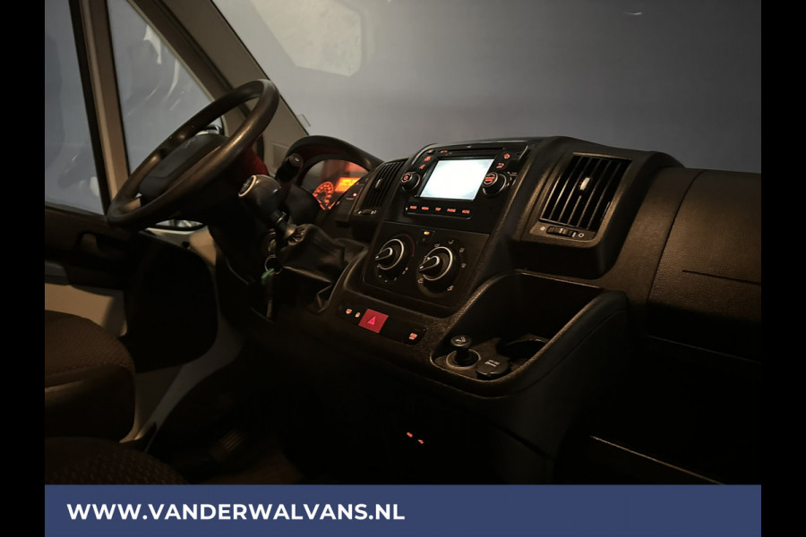 Peugeot Boxer 2.0 BlueHDi 130pk L2H2 Euro6 Airco | Imperiaal | 2500kg Trekhaak | Cruisecontrol, Parkeersensoren, Bijrijdersbank