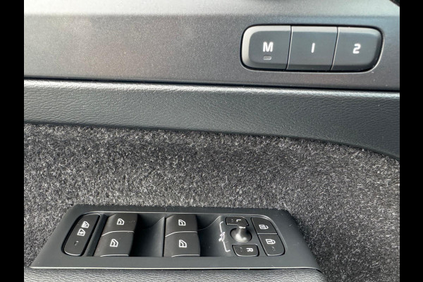 Volvo XC40 D4 R-Design Full option Panorama H&K Memory seats Trekhaak