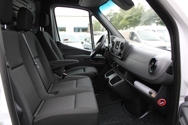 Mercedes-Benz Sprinter 317 CDI L2H2 RWD 3500 kg Trekhaak, MBUX met camera en parkeerpakket, Airbag bijrijder, Etc.
