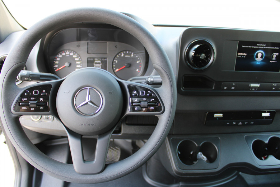 Mercedes-Benz Sprinter 517 CDI L3 Bakwagen met klep 1000 kg Dhollandia laadklep, MBUX met navigatie, Geveerde stoel