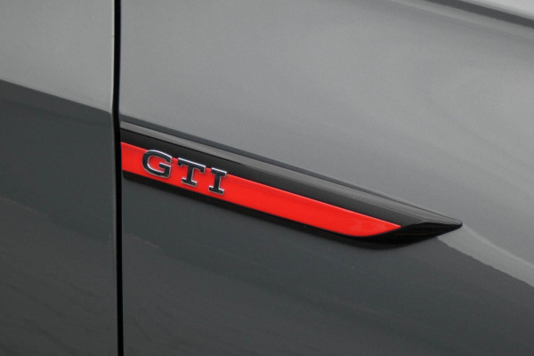 Volkswagen Golf 2.0 TSI GTI | DEALERONDERHOUDEN | FABRIEKSGARANTIE T/M 2025 | STUURVERWARMING | HEAD UP DISPLAY