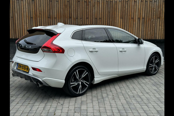 Volvo V40 2.0 T4 R-Design Automaat | Panoramadak | Volleer | LED verlichting | Achteruitrijcamera | Parkeersensoren voor en achter | Desig