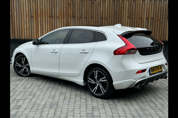 Volvo V40 2.0 T4 R-Design Automaat | Panoramadak | Volleer | LED verlichting | Achteruitrijcamera | Parkeersensoren voor en achter | Desig