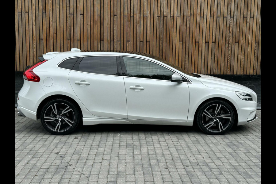 Volvo V40 2.0 T4 R-Design Automaat | Panoramadak | Volleer | LED verlichting | Achteruitrijcamera | Parkeersensoren voor en achter | Desig